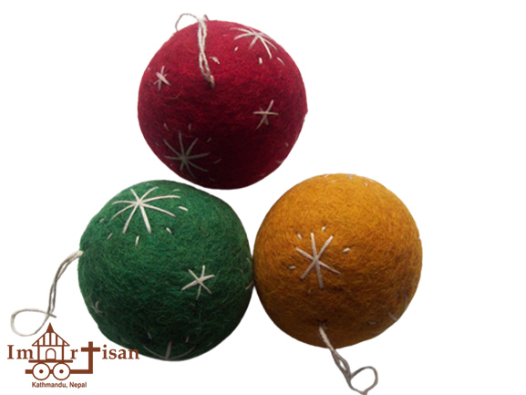 felt-felt-ball-ornaments