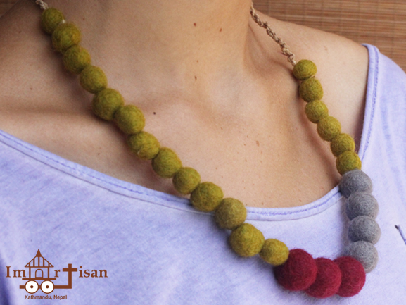 felt-ball-necklace