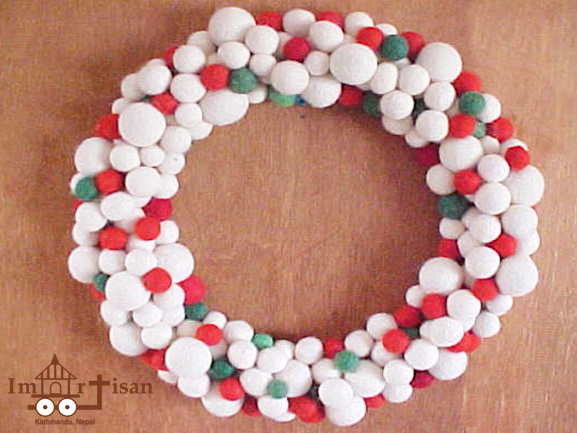 felt-ball-wreath-01
