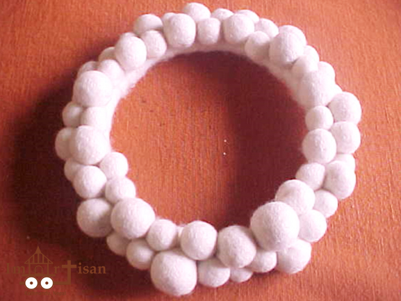felt-ball-wreath