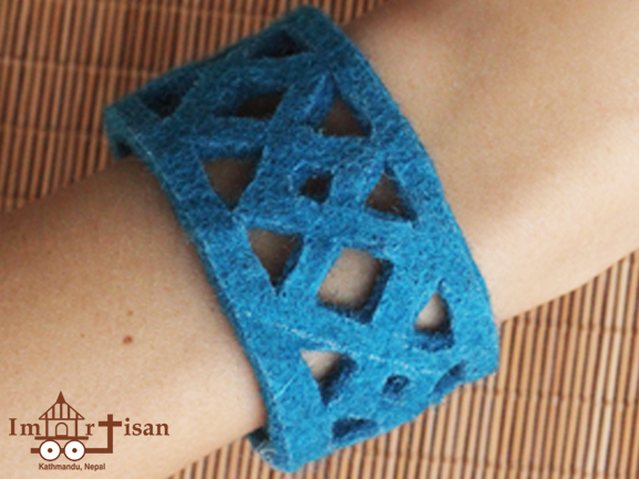 felt-bracelets