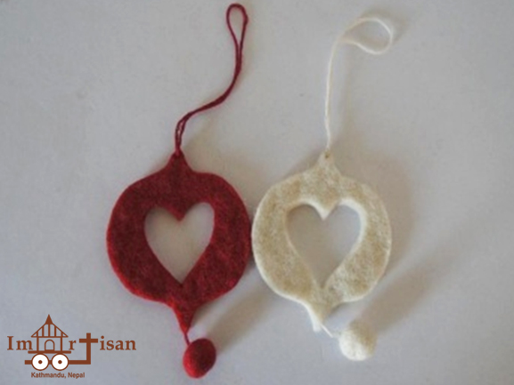 felt-christmas-heart-ornament