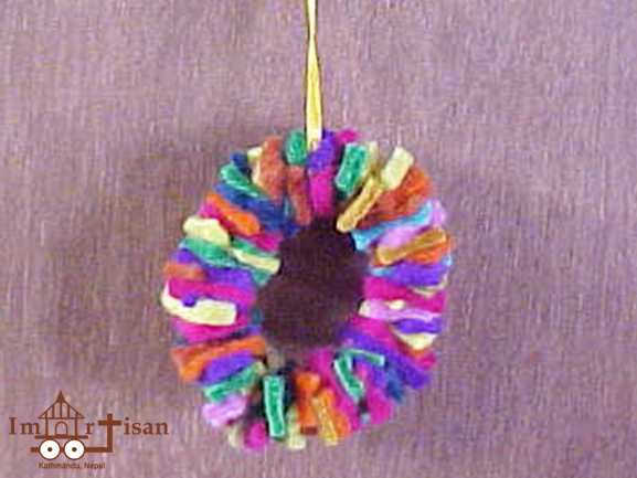 felt-cut-pieces-wreath