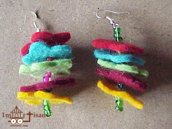 felt-earrings-assorted-flower-w-glass-beads
