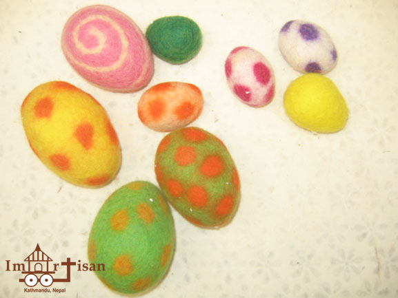 felt-egg-balls-01