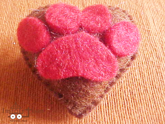 felt-heart-cat-toy