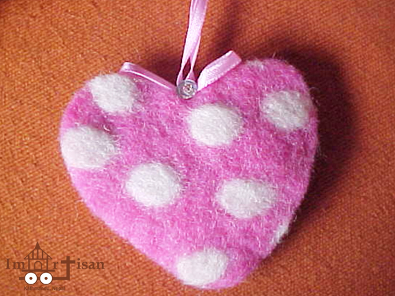 felt-heart-ornament-one-side-dotted