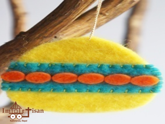 felt-ornament-egg-w-stripe-dots