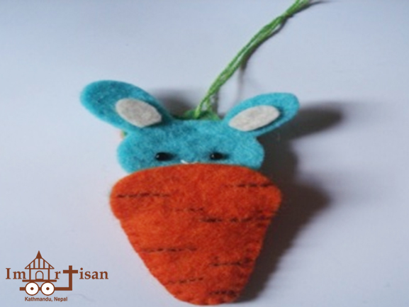 felt-ornament-rabbit-w-carrot