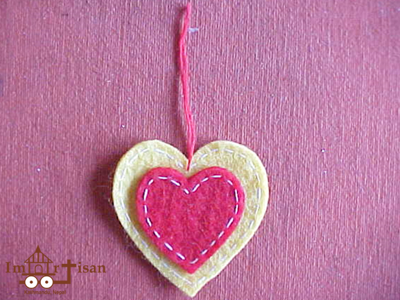 felt-running-stitch-heart-ornament
