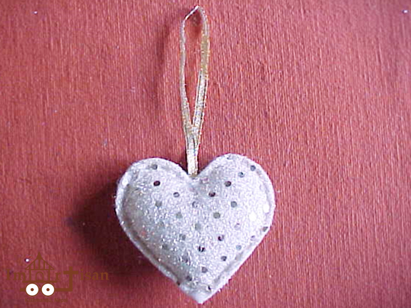 felt-sequine-heart-ornament