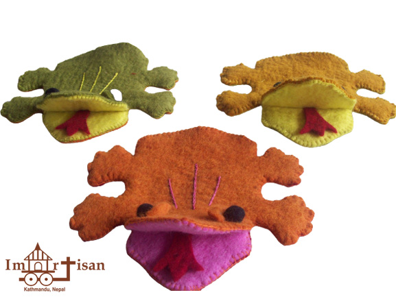 frog-design-hand-puppet